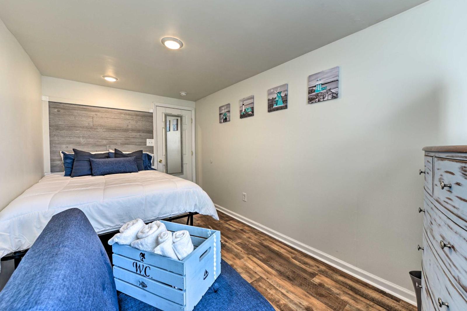Coastal Getaway, Walk to Beach and Attractions! Main image 1